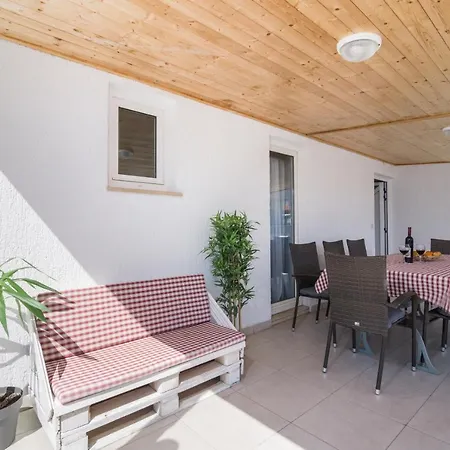 Sanda - With Pool Apartment *