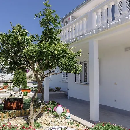 Sanda - With Pool Apartment *
