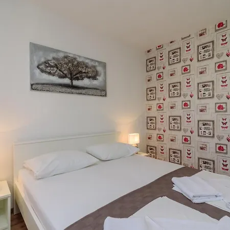 Sanda - With Pool Apartment *