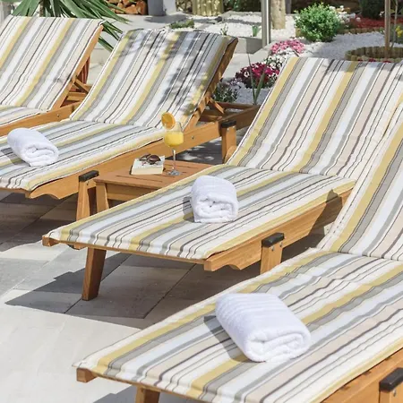 Sanda - With Pool Apartment