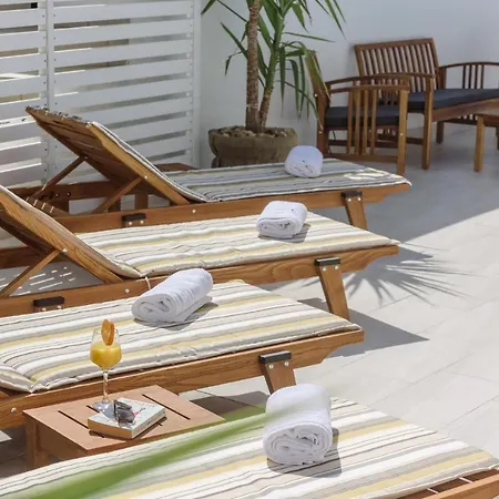 Sanda - With Pool דירה *