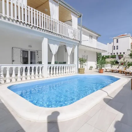 דירה Sanda - With Pool
